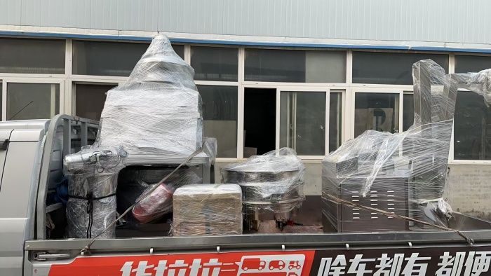 真空上料機、無塵投料站、旋振篩發(fā)貨