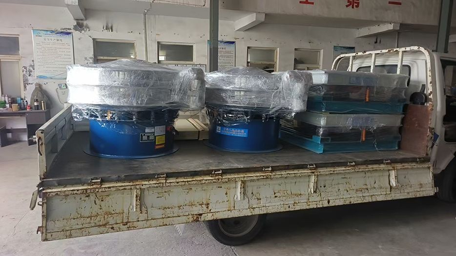 兩臺振動篩，兩臺振動平臺發(fā)貨