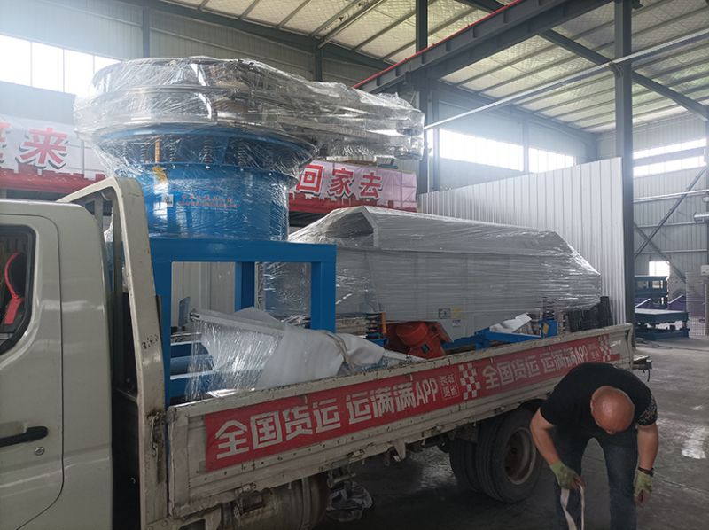 客戶(hù)特殊定制旋振篩、直線篩發(fā)貨